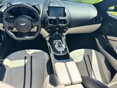 Used 2022 Aston Martin V8 Vantage Roadster image 16