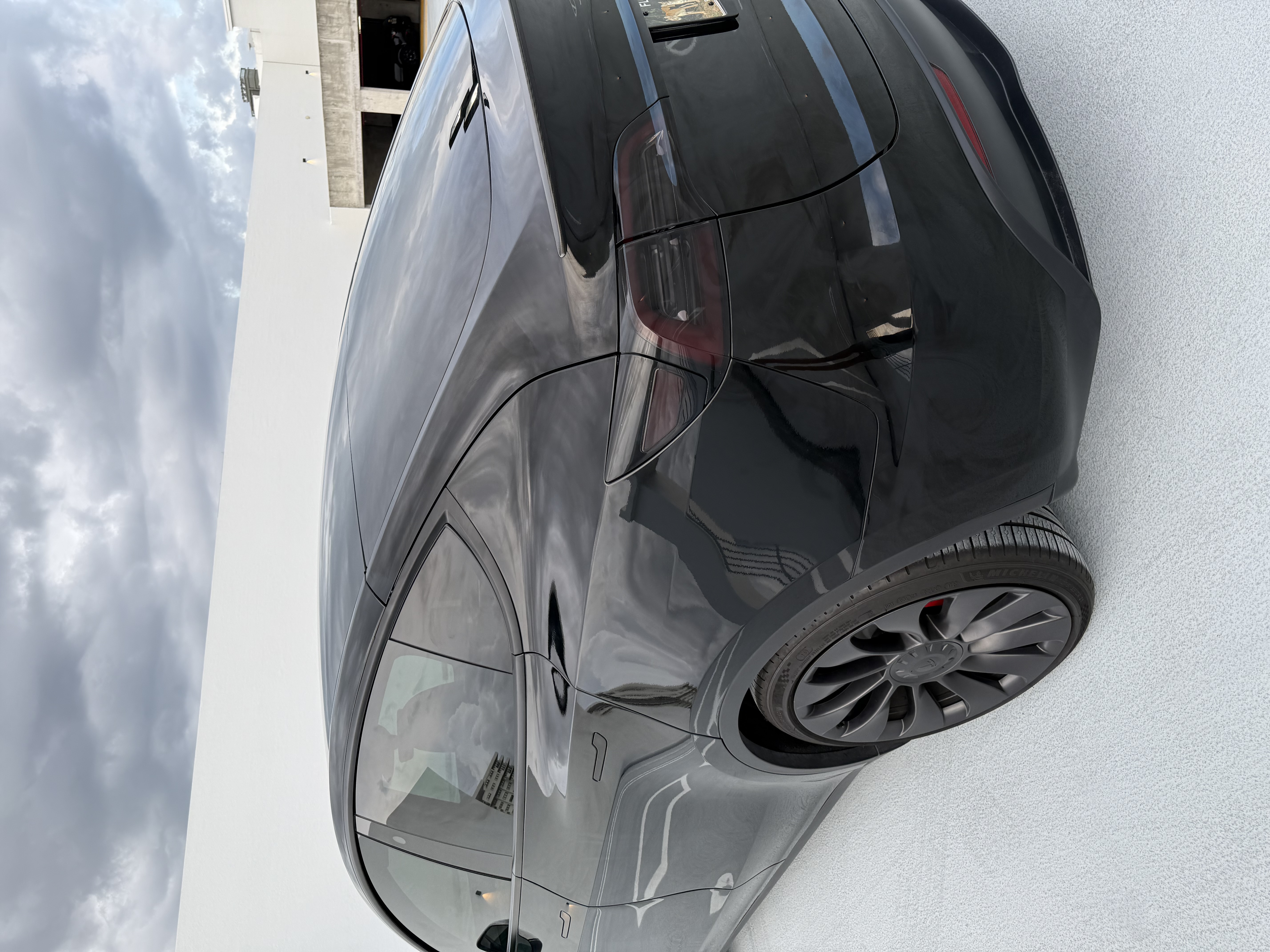 Used 2023 Tesla Model Y Performance AWD/4WD image 9