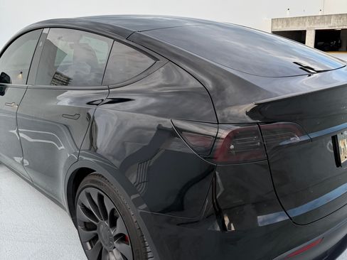 Used 2023 Tesla Model Y Performance AWD/4WD image 9