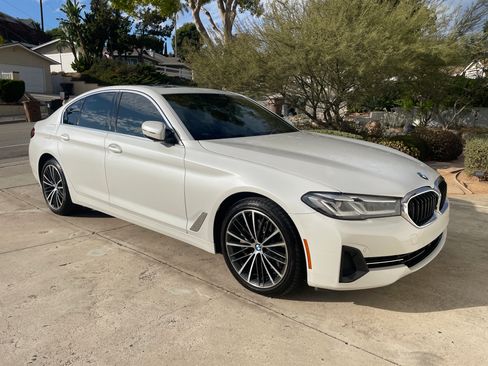 Used 2021 BMW 530e w/ Premium Package image 4