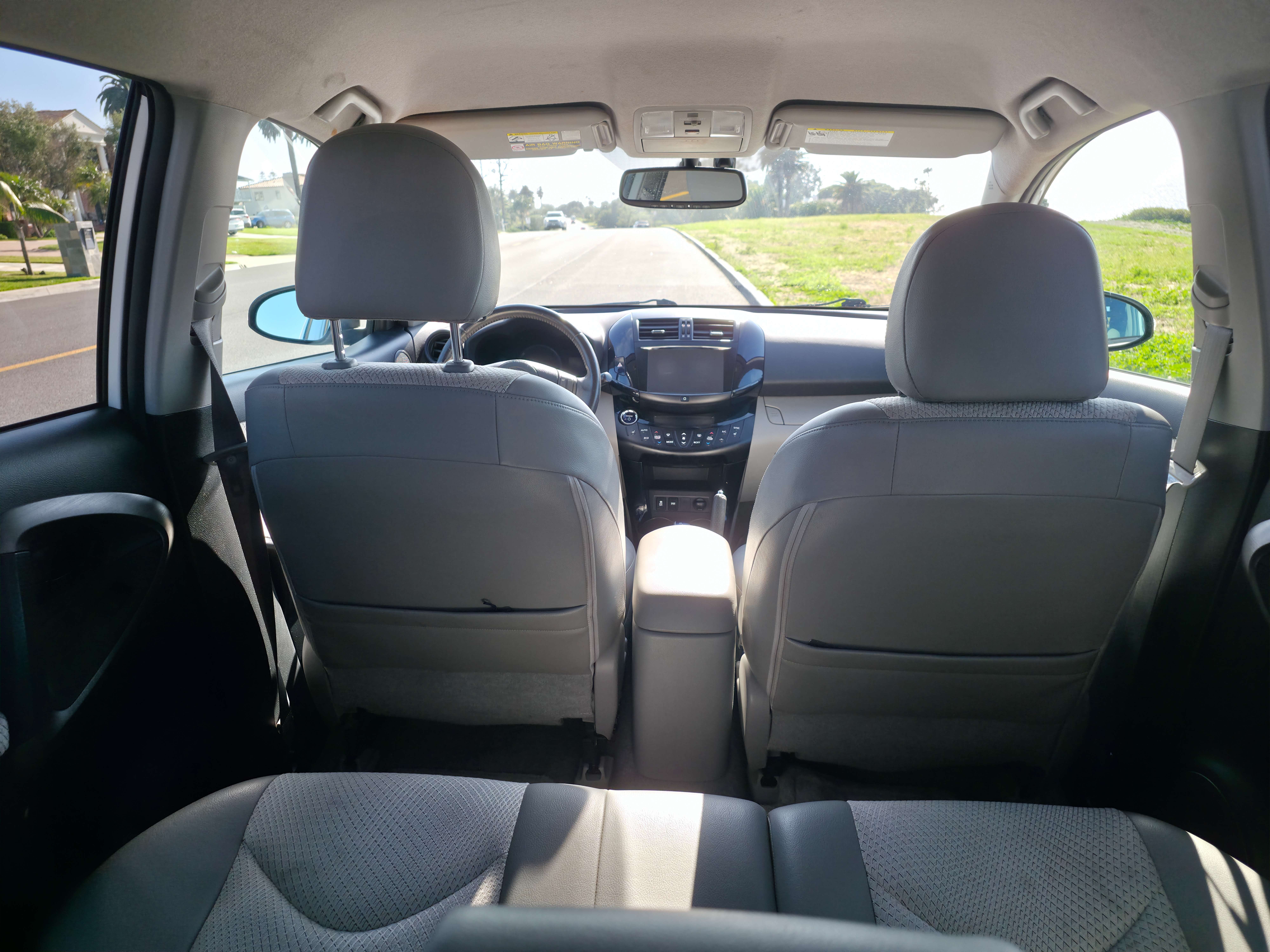 Used 2013 Toyota RAV4 EV FWD image 17