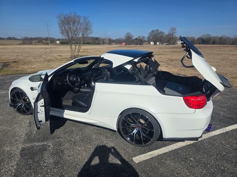 Used 2011 BMW M3 Convertible image 2