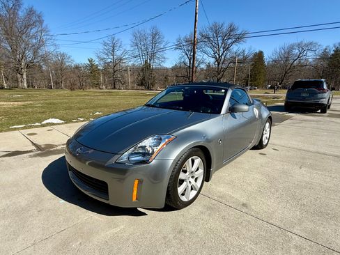Used 2004 Nissan 350Z Touring image 11