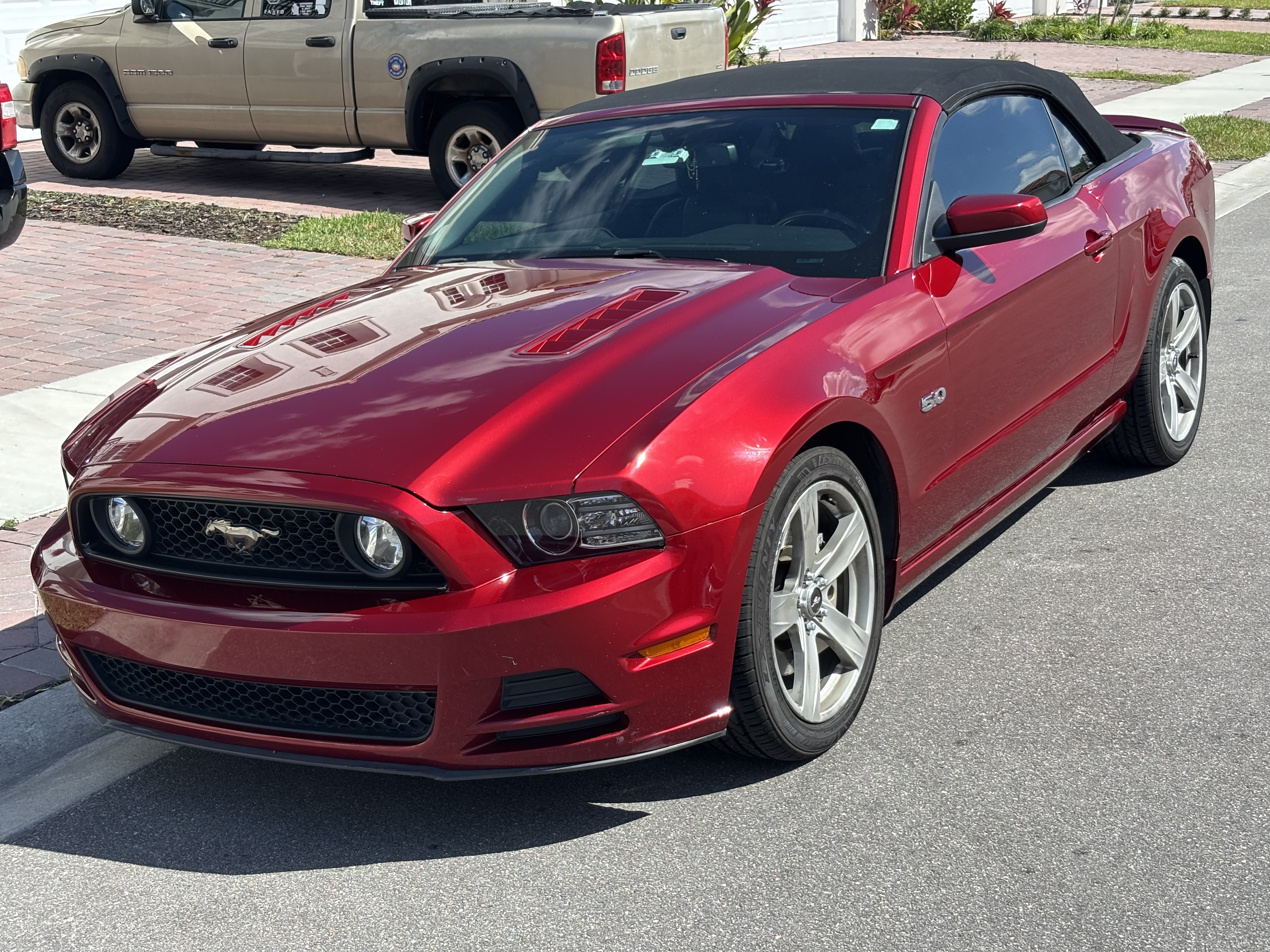 Used 2014 Ford Mustang GT Premium w/ Comfort Package RWD image 2