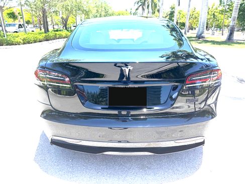 Used 2023 Tesla Model S Standard Range image 6