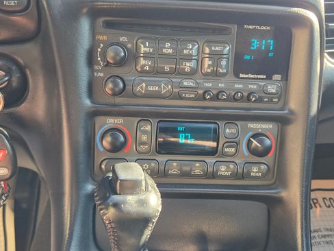 Used 2003 Chevrolet Corvette Coupe w/ Preferred Equipment Group image 10