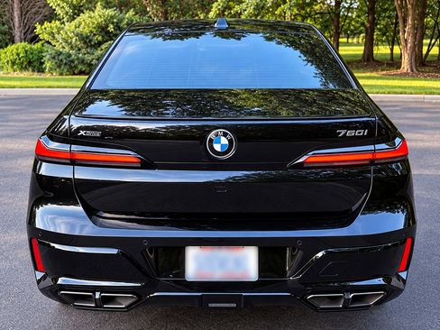 Used 2023 BMW 760i xDrive w/ Executive Package AWD/4WD image 6