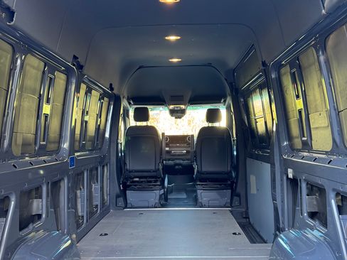 Used 2020 Mercedes-Benz Sprinter 2500 image 17