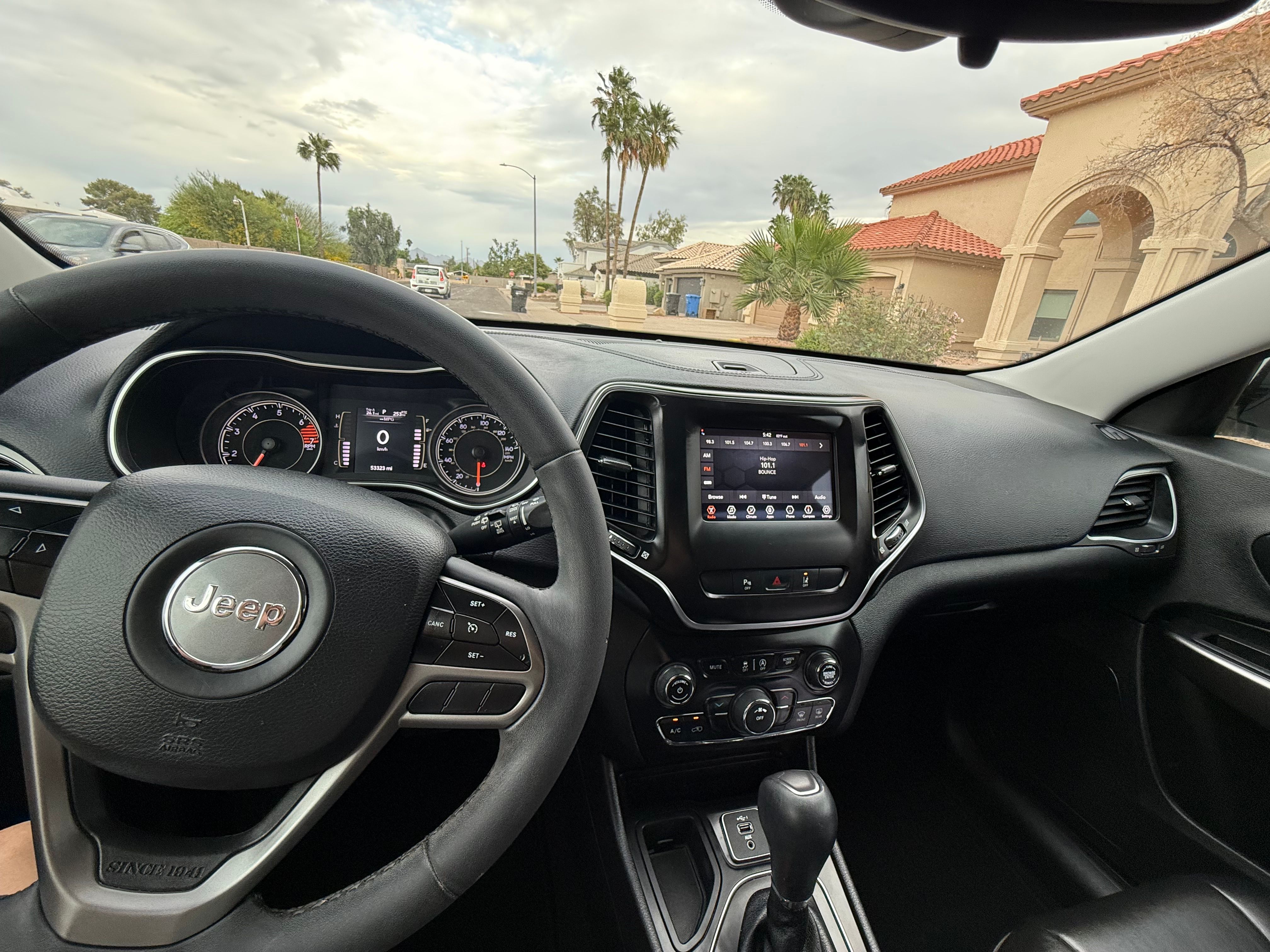 Used 2020 Jeep Cherokee Latitude Plus w/ Advanced Safety Group FWD image 8