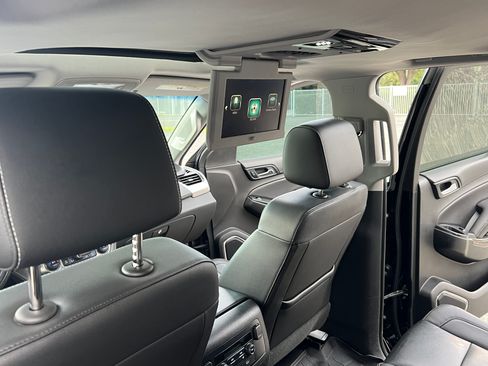 Used 2017 Chevrolet Suburban LT RWD image 31
