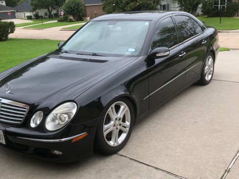 Used 2005 Mercedes-Benz E 500 4MATIC Sedan image 1