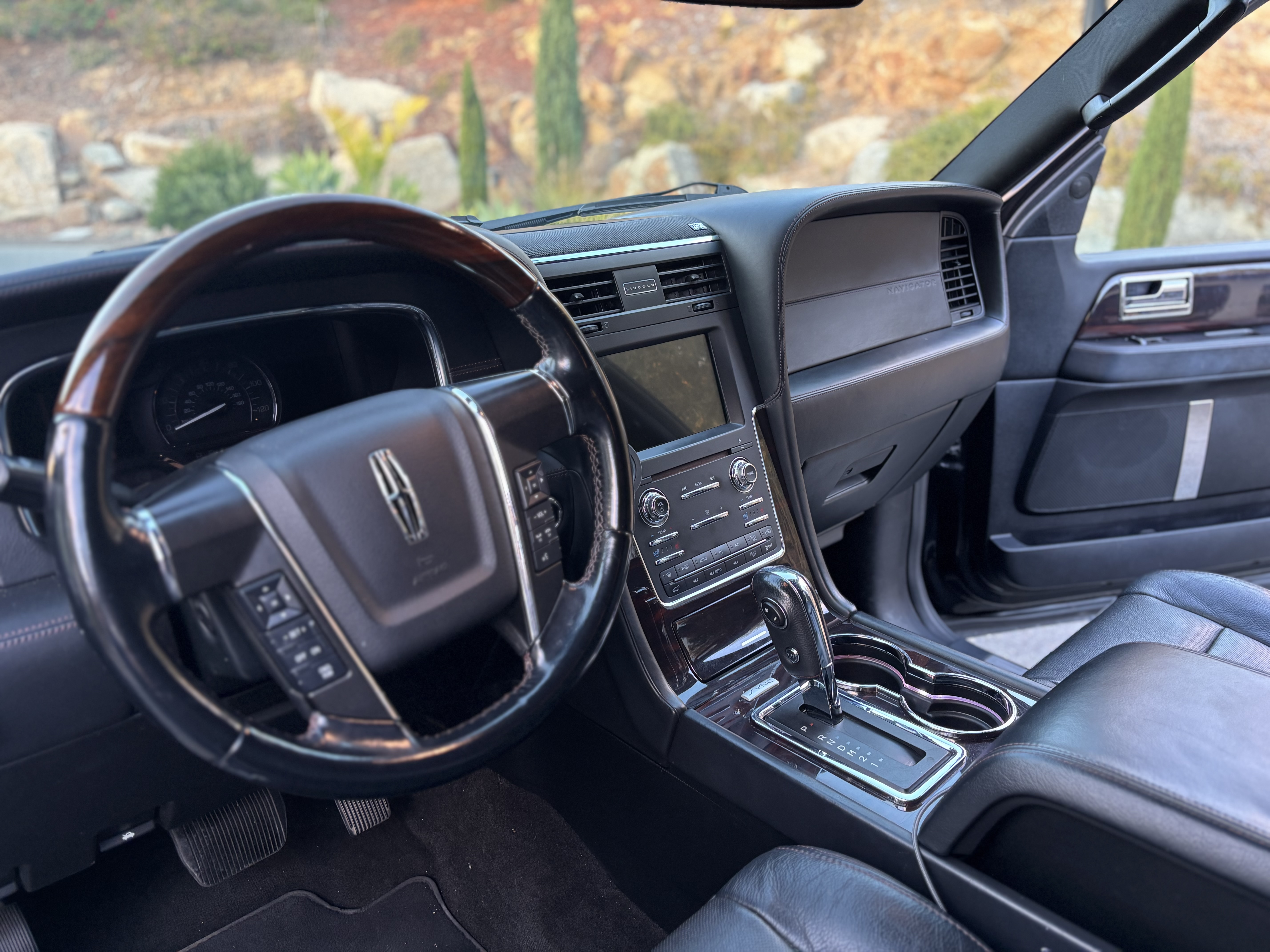 Used 2017 Lincoln Navigator Reserve AWD/4WD image 15