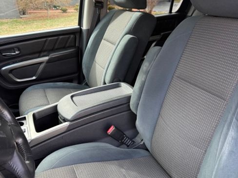 Used 2015 Nissan Armada SV image 8