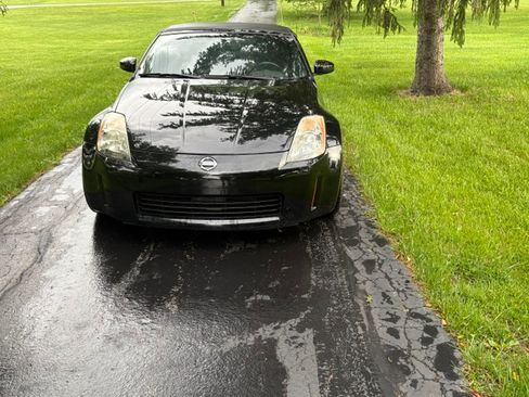 Used 2004 Nissan 350Z Touring RWD image 8