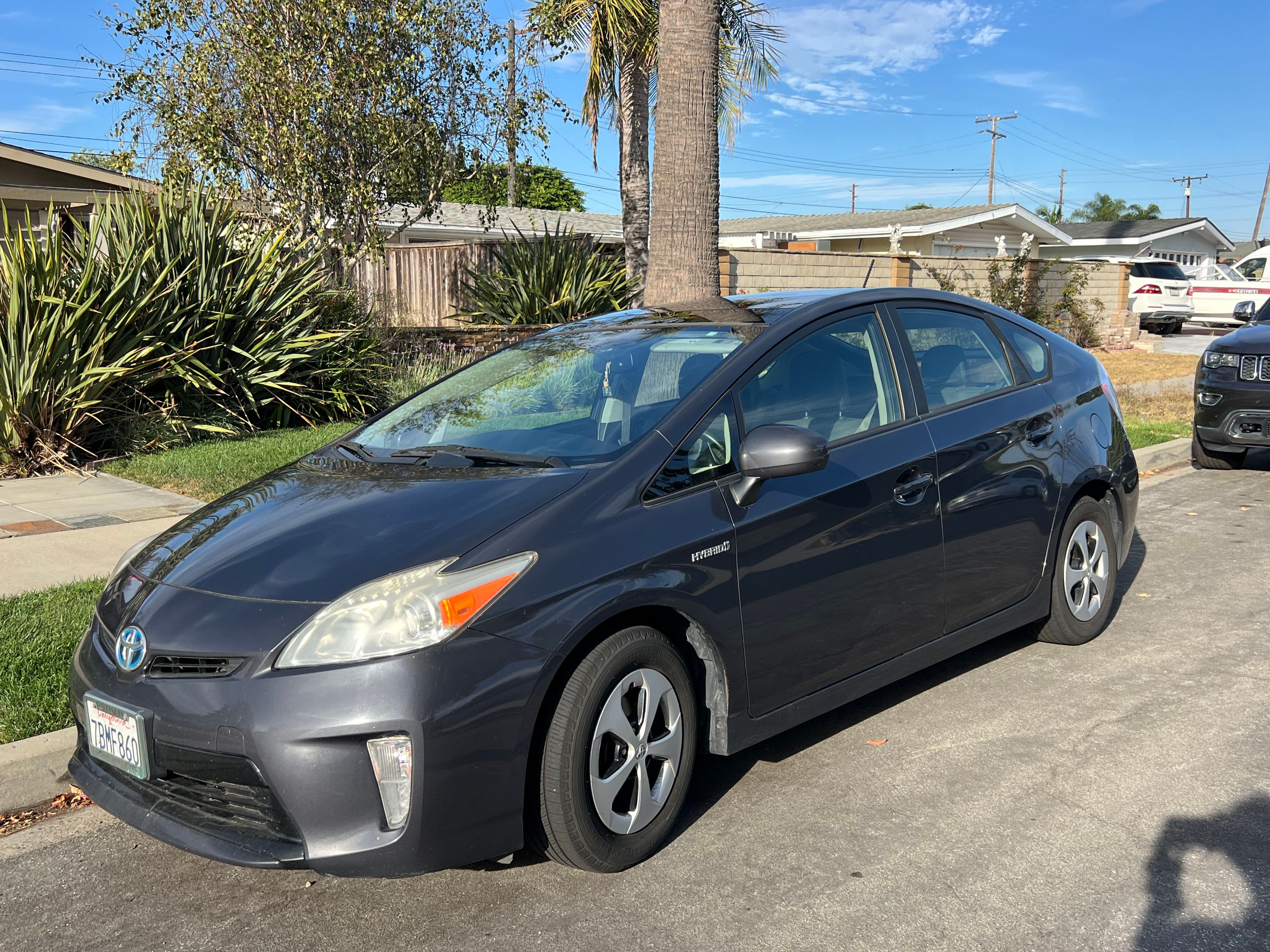 Used 2013 Toyota Prius Four w/ Deluxe Solar Roof Pkg FWD image 6