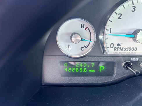 Used 2005 Ford Thunderbird RWD image 9