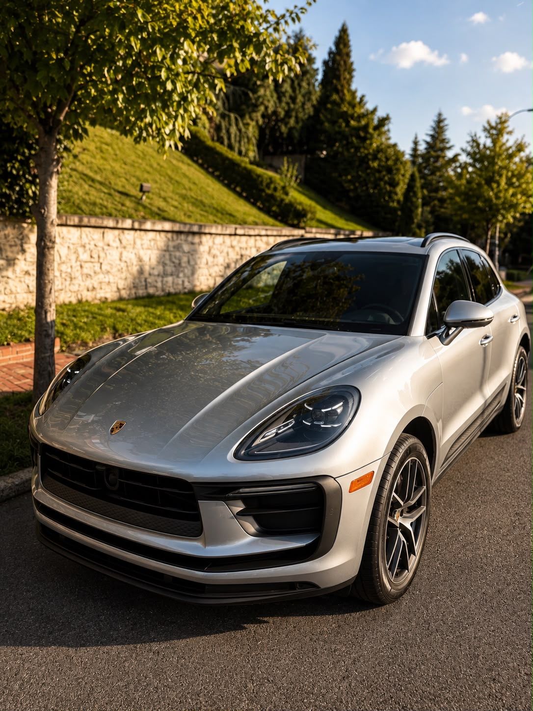 Used 2023 Porsche Macan AWD/4WD image 4