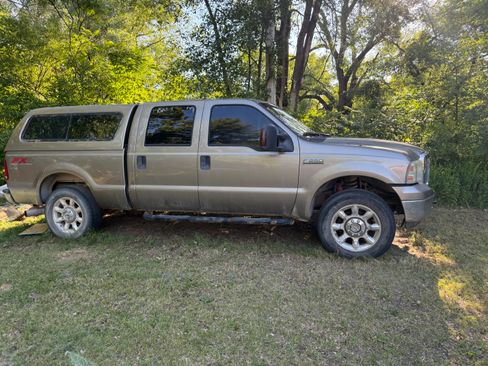 Used 2006 Ford F250 XLT AWD/4WD image 1