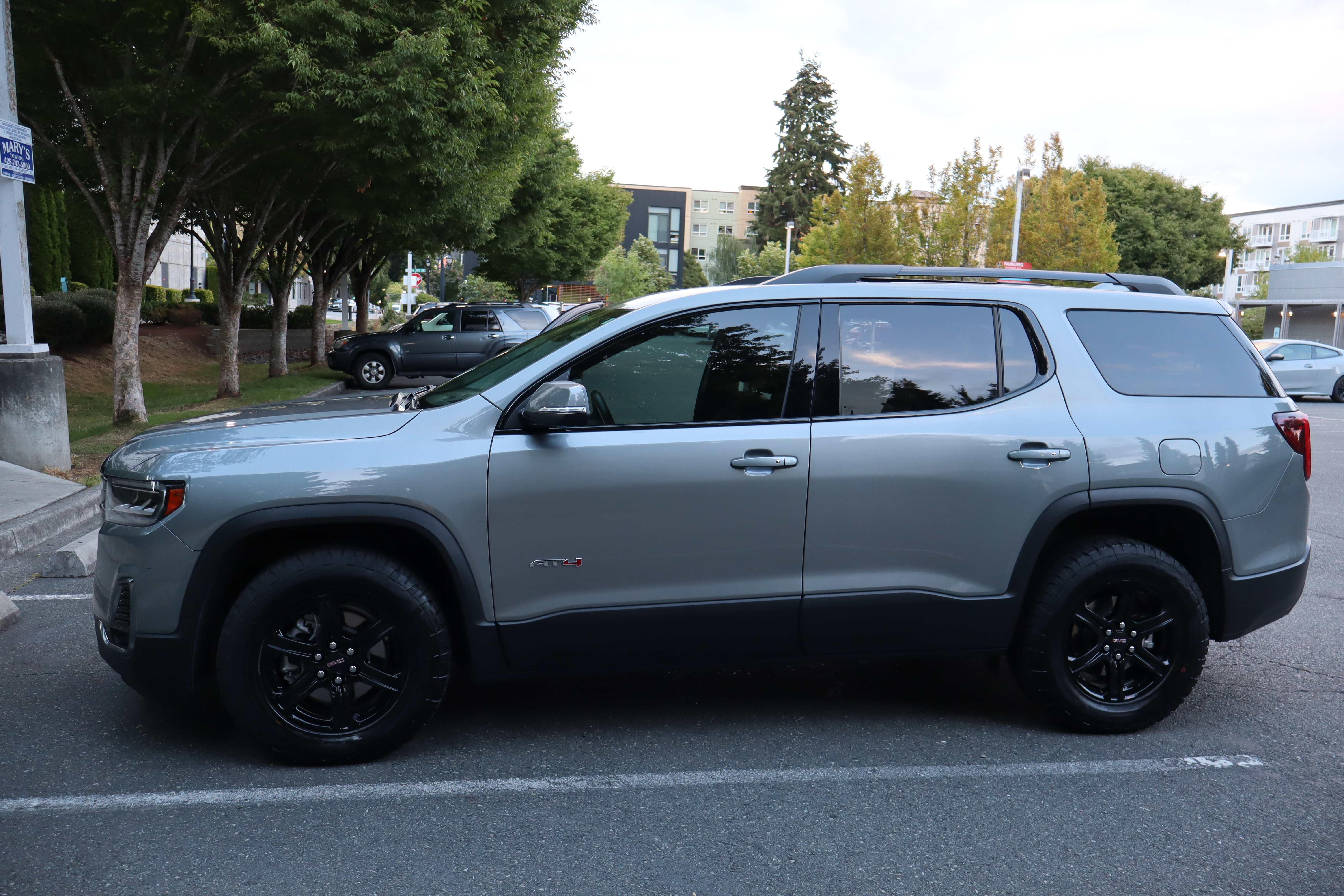 Used 2023 GMC Acadia AT4 w/ Technology Package AWD/4WD image 8