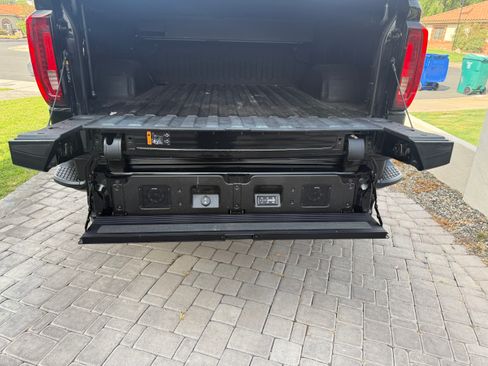 Used 2022 GMC Sierra 1500 AT4X image 8