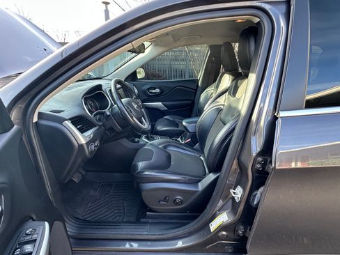 Used 2018 Jeep Cherokee Latitude Plus image 9