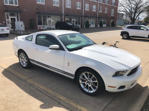 Used 2010 Ford Mustang Premium image 9