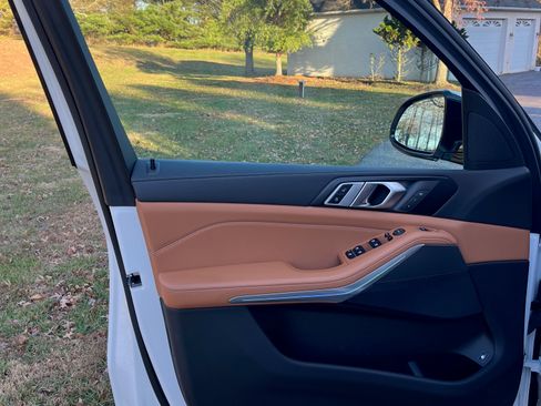 Used 2023 BMW X5 xDrive45e image 11