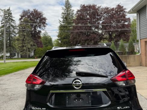 Used 2018 Nissan Rogue SL w/ Premium Package AWD/4WD image 10
