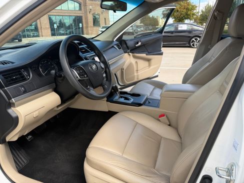 Used 2012 Toyota Camry LE image 9