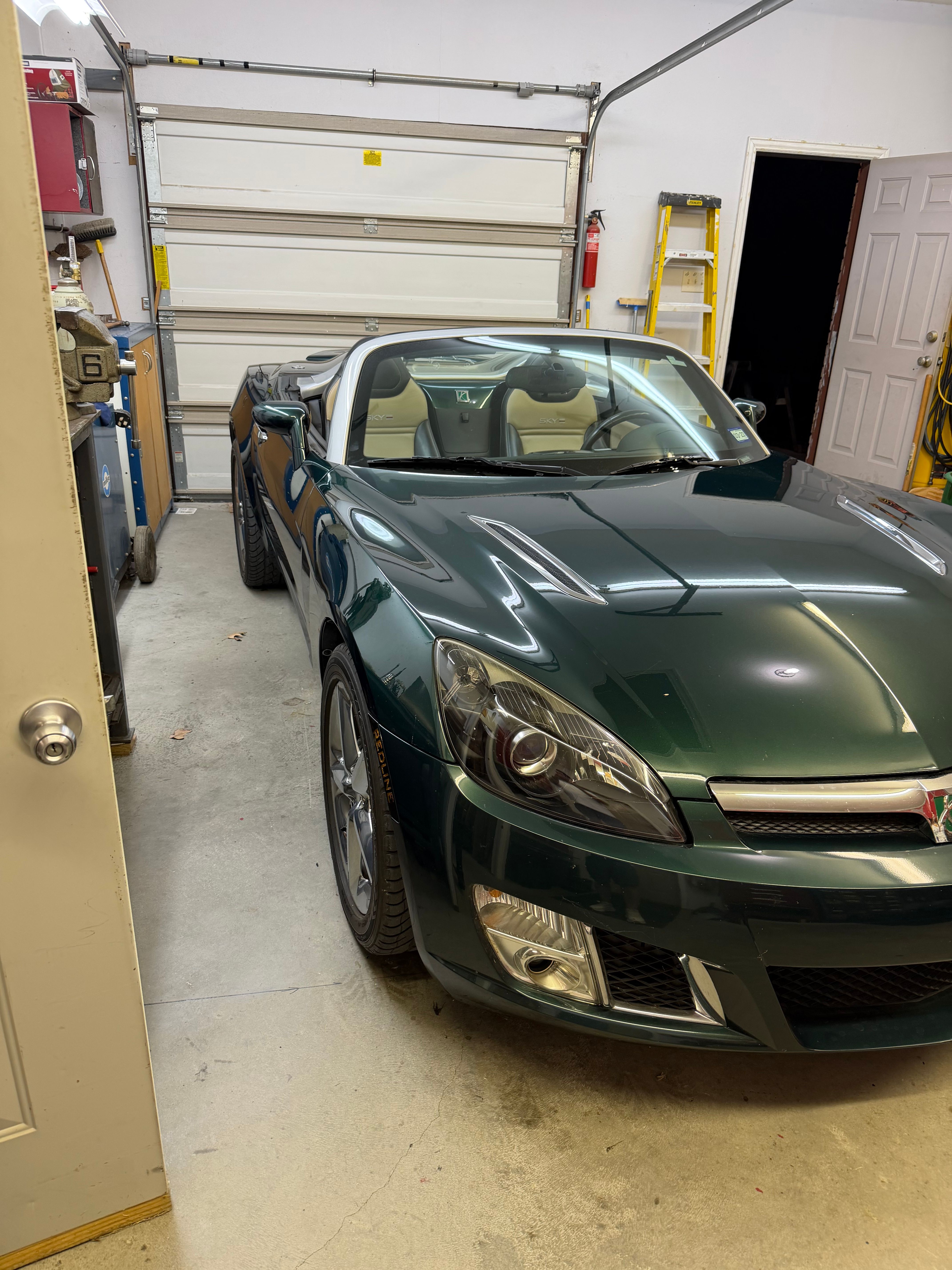 Used 2008 Saturn Sky Red Line RWD image 11