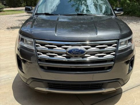 Used 2018 Ford Explorer XLT w/ Equipment Group 201A FWD image 1