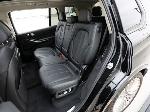 Used 2021 BMW X7 xDrive40i w/ Parking Assistance Package AWD/4WD image 18