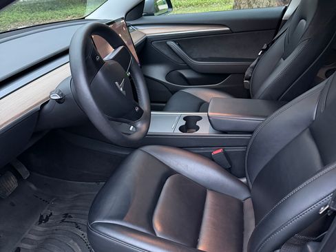 Used 2023 Tesla Model 3 Standard Range image 10