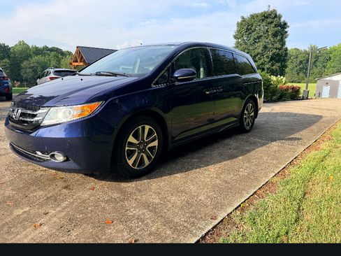 Used 2016 Honda Odyssey Touring image 1