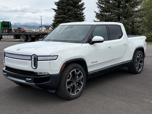 Used 2024 Rivian R1T Adventure AWD/4WD image 8