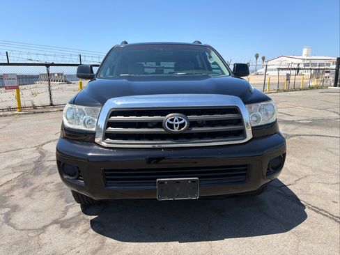 Used 2008 Toyota Sequoia SR5 w/ Towing Pkg RWD image 2