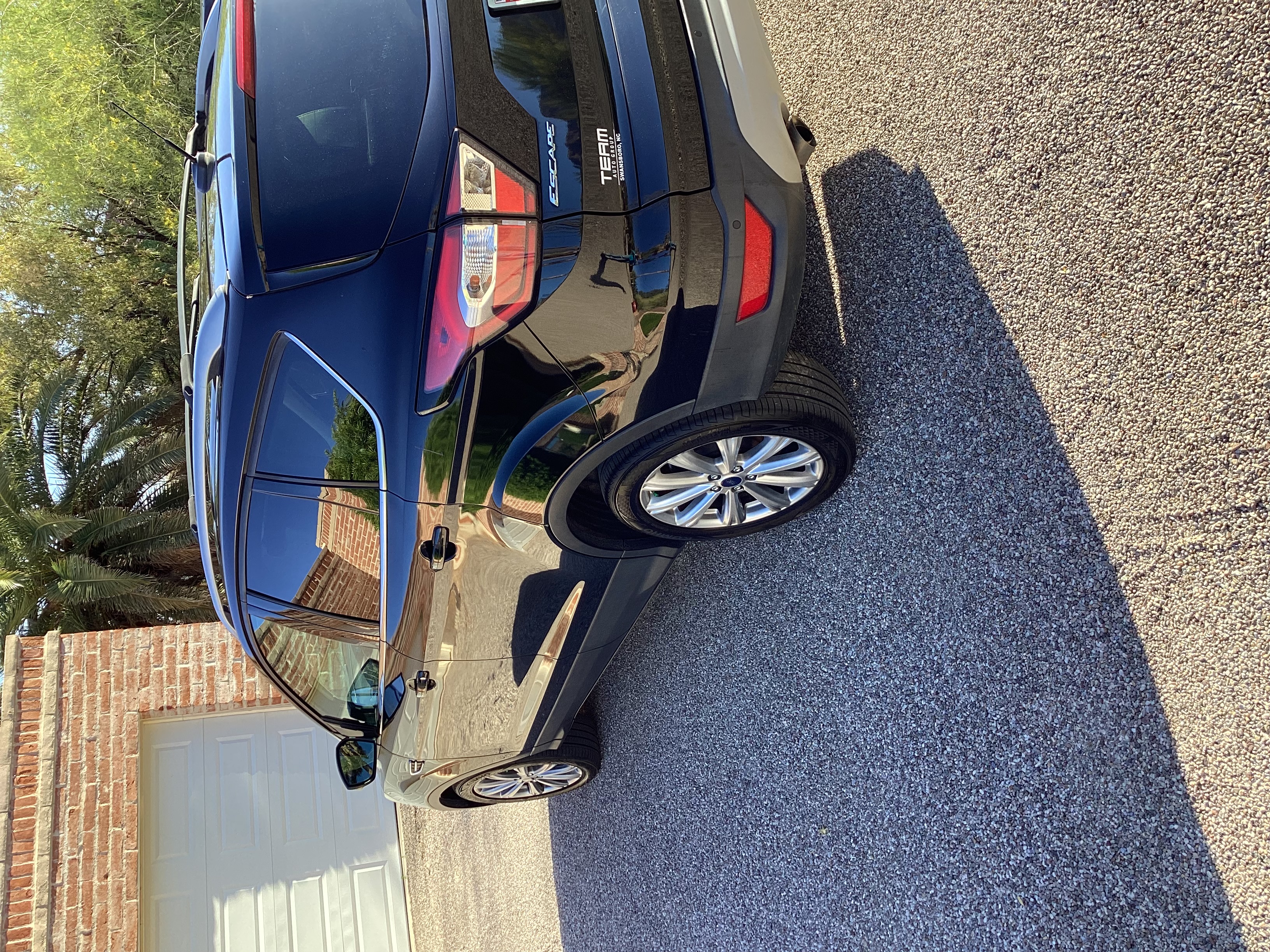 Used 2017 Ford Escape Titanium FWD image 2