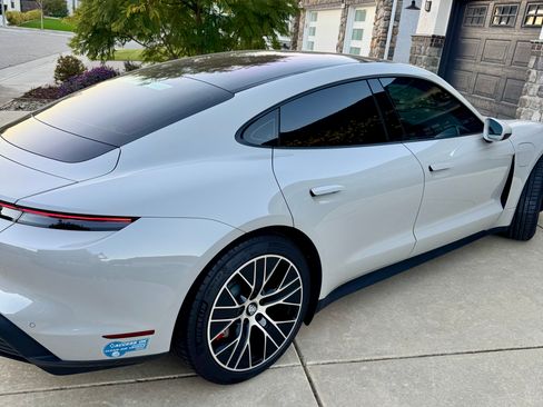 Used 2021 Porsche Taycan 4S image 4