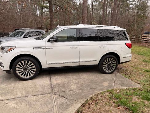 Used 2020 Lincoln Navigator Reserve w/ Luxury Package image 4