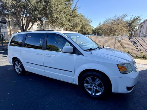 Used 2010 Dodge Grand Caravan SXT image 2