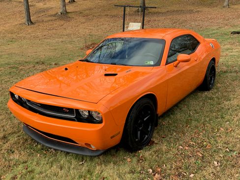Used 2014 Dodge Challenger R/T image 5