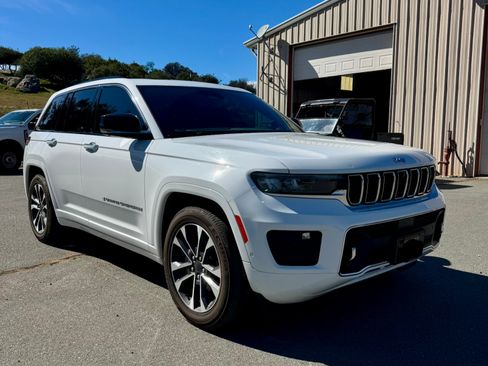 Used 2022 Jeep Grand Cherokee Overland w/ Adv Protech Group III image 2