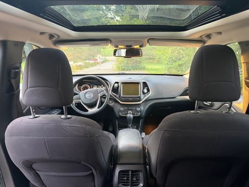 Used 2016 Jeep Cherokee 75th Anniversary FWD image 8