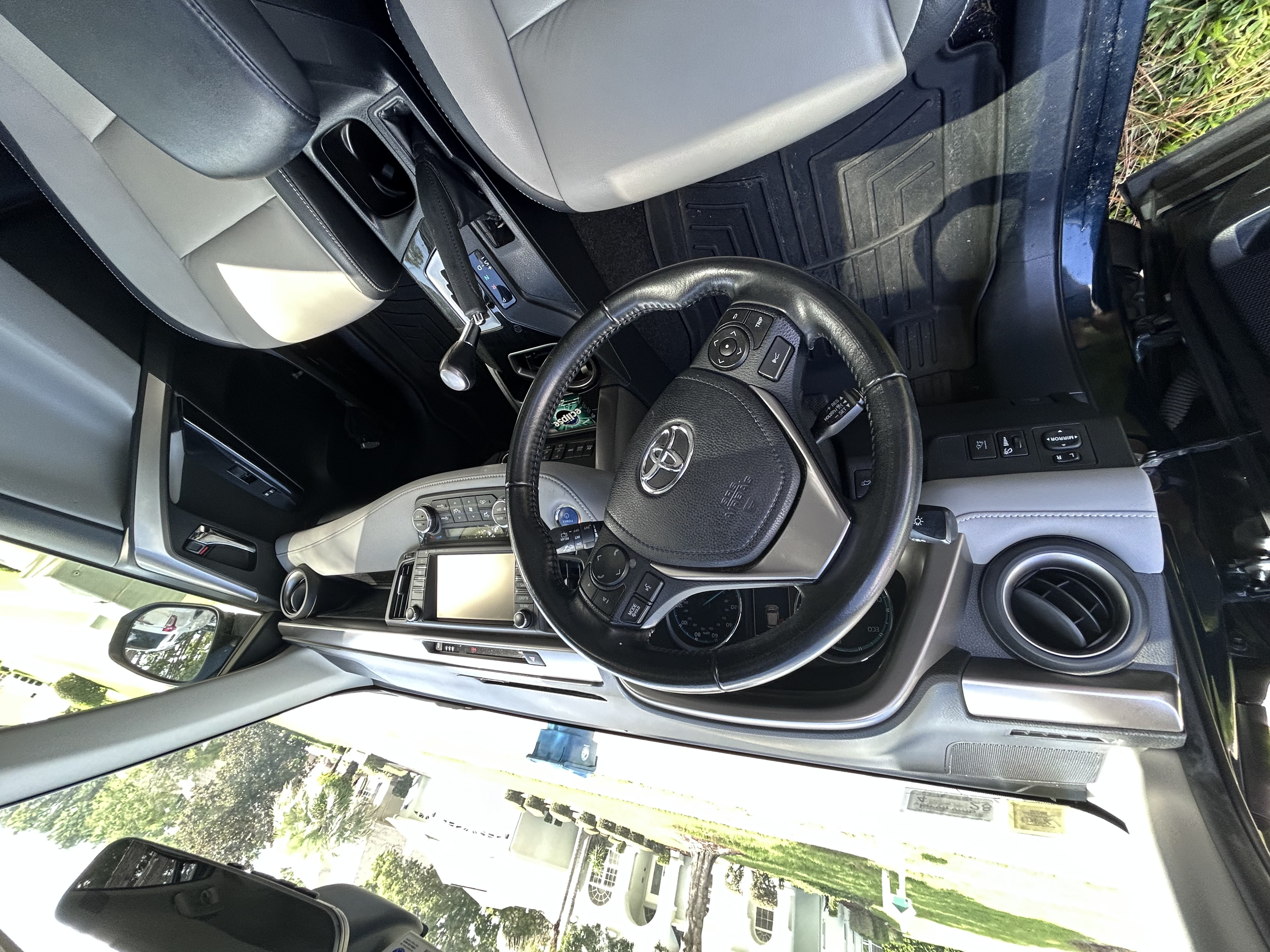 Used 2018 Toyota RAV4 Limited w/ Advanced Technology Package AWD/4WD image 11