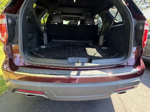 Used 2018 Ford Explorer XLT w/ Equipment Group 202A AWD/4WD image 9