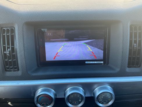 Used 2005 Chevrolet SSR w/ Preferred Equipment Group image 9