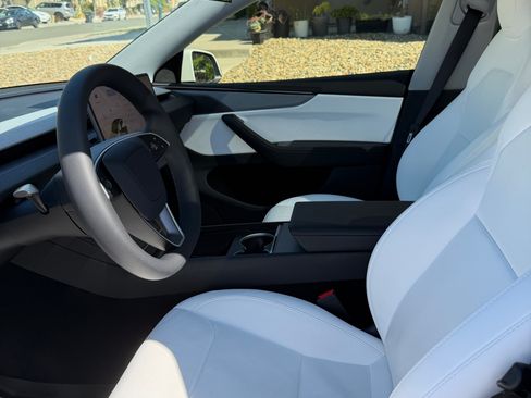 Used 2026 Tesla Model Y AWD image 15