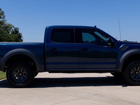 Used 2018 Ford F150 Platinum w/ Equipment Group 701A Luxury AWD/4WD image 2
