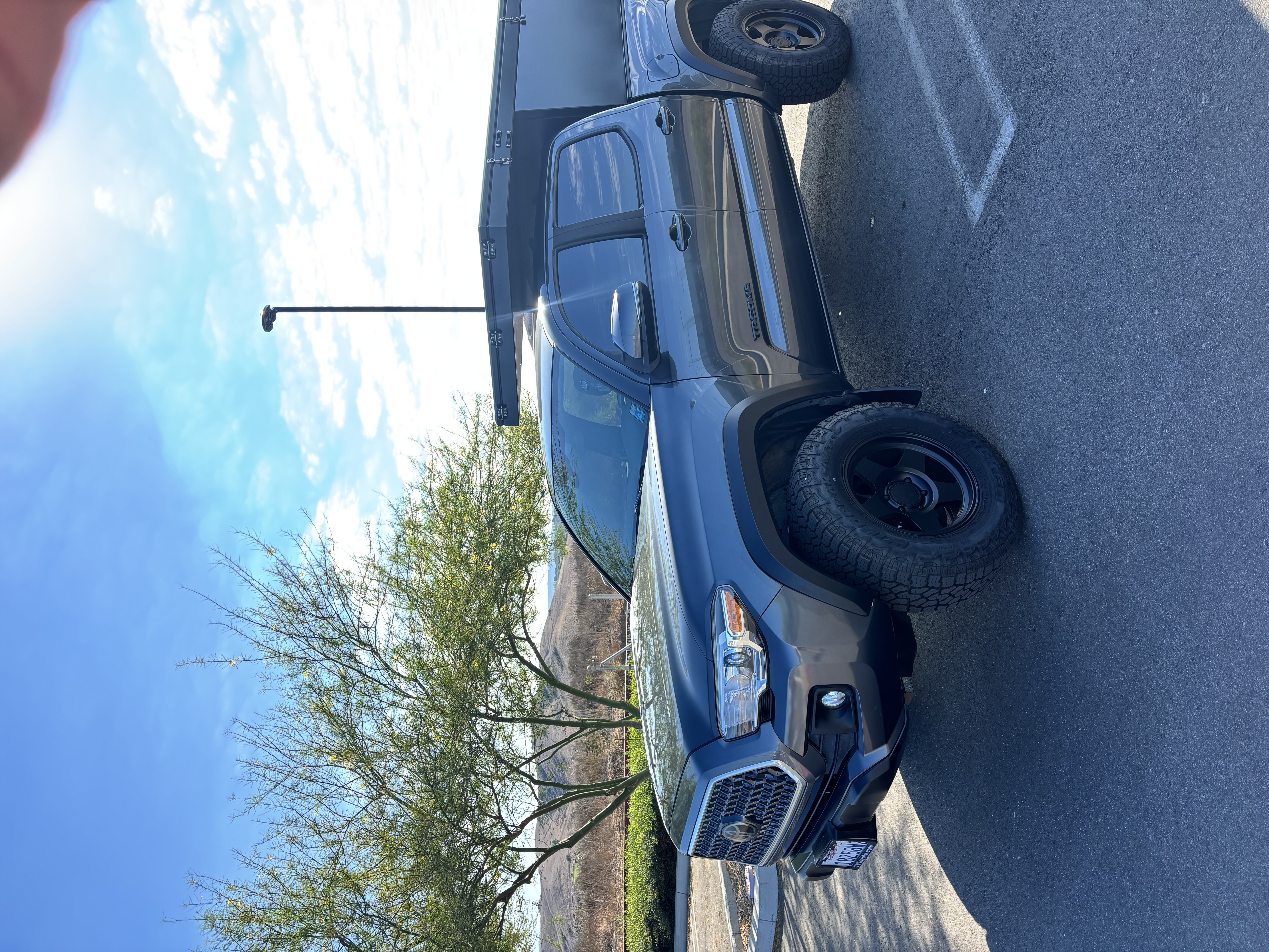 Used 2019 Toyota Tacoma TRD Off-Road w/ Technology Package AWD/4WD image 1