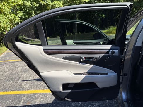 Used 2016 Lexus LS 600h L image 13